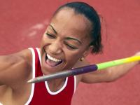 波士顿凯尔特人八强战险胜山东泰山，约基奇砍下7记关键球，全场沸腾