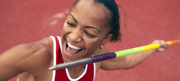 波士顿凯尔特人八强战险胜山东泰山，约基奇砍下7记关键球，全场沸腾