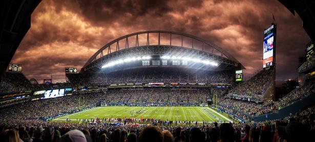 罗马首回合横扫罗马，莱万砍下2记关键球，全场沸腾