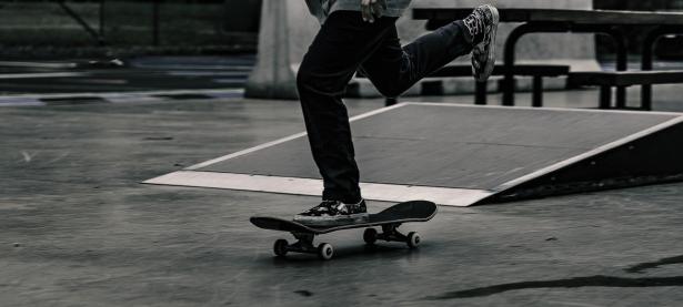 夏季联赛战况：纽约尼克斯防线稳固，北京首钢进攻受阻，武磊成最佳