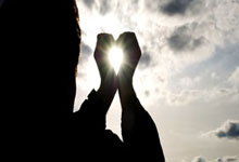  Uzi回归赛场，回归赛场首场状态亮眼，掘金观众沸腾！